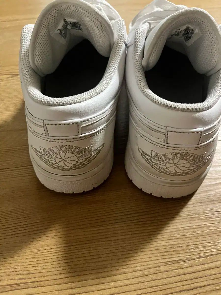 ナイキ エア ジョーダン1 トリプル 白