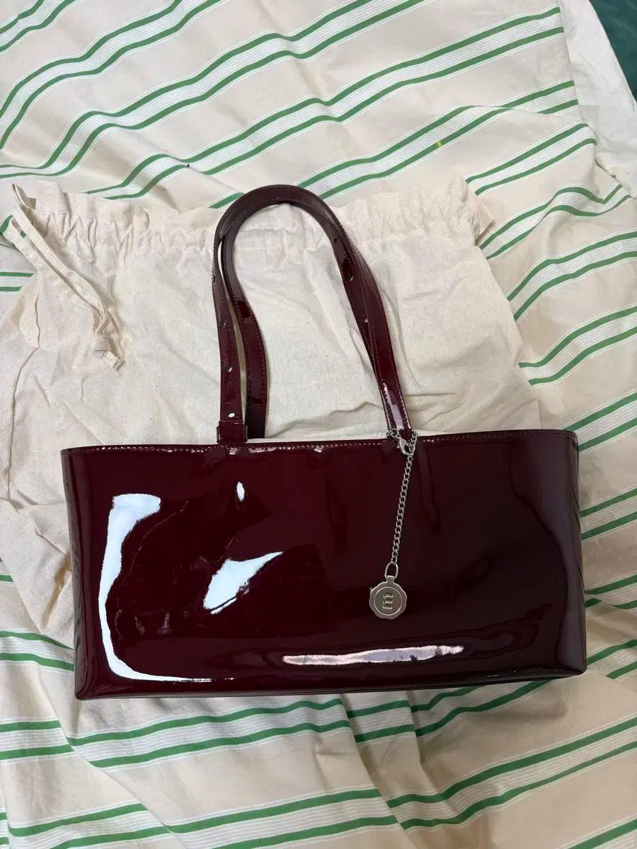 MINITMUTE ミニミュート ミニミュート バッグ パテント ワイン