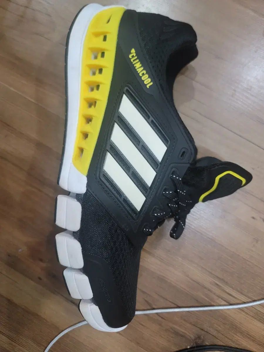 アディダスzx700モデル スニーカー 275