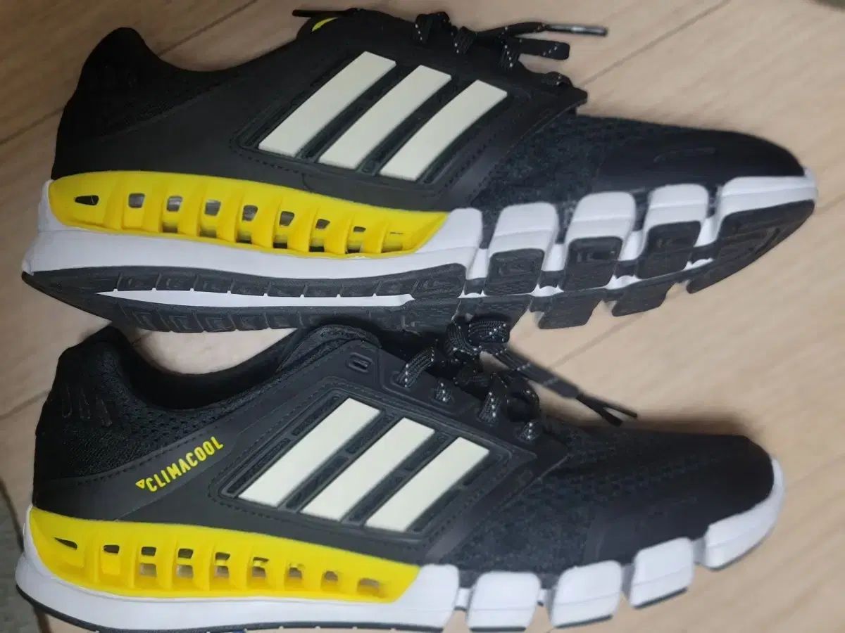 アディダスzx700モデル スニーカー 275