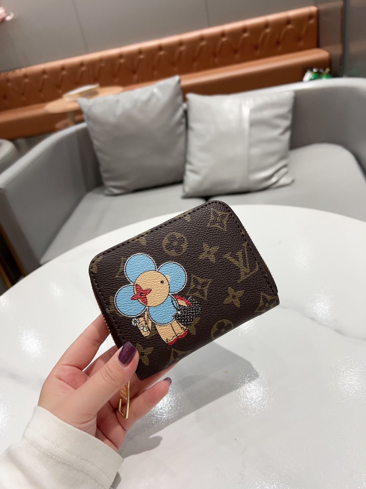 LV LOUIS
