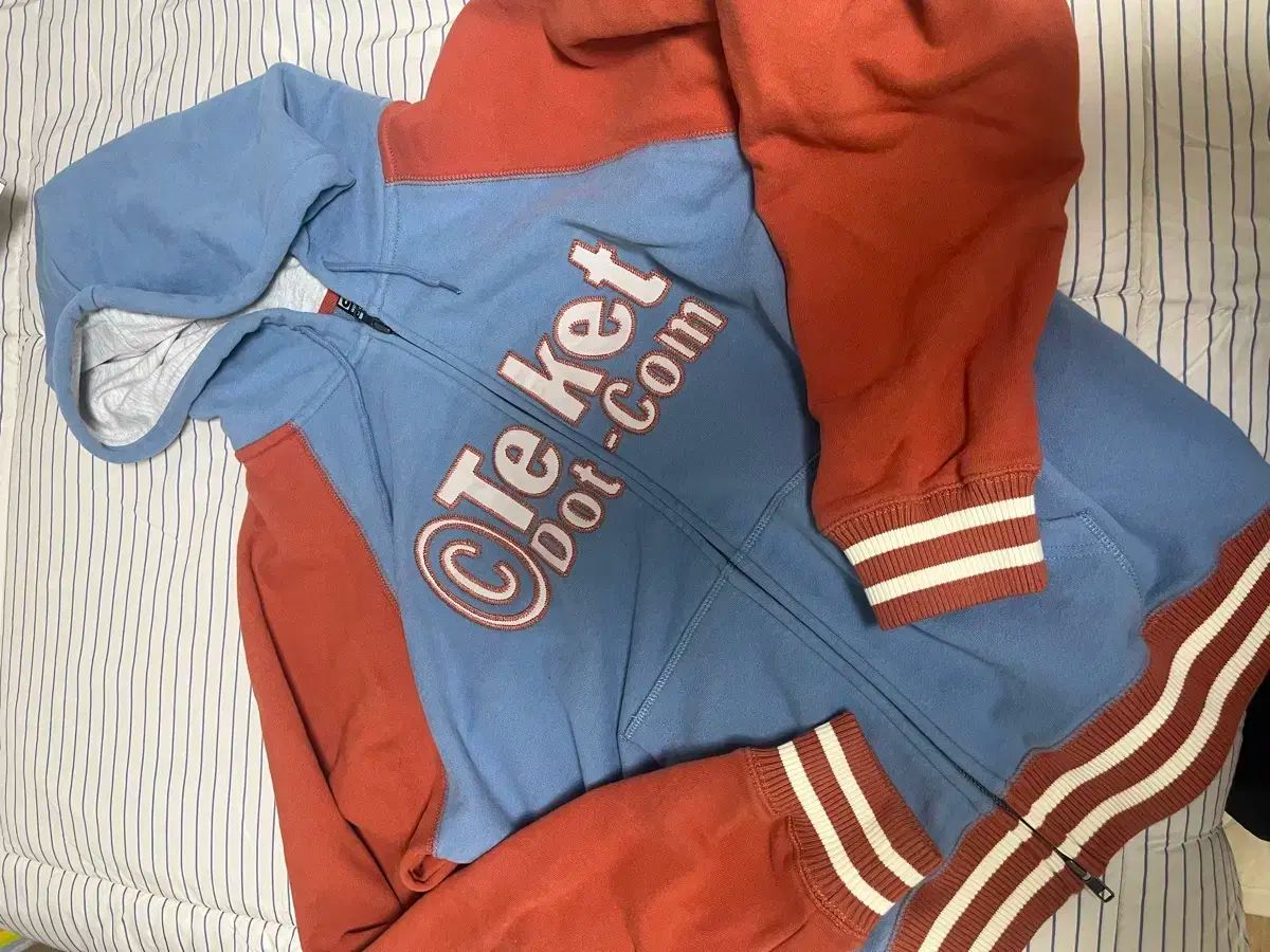 テケット Tilted Zip-Up Hoodie - Orange フードジップアップ