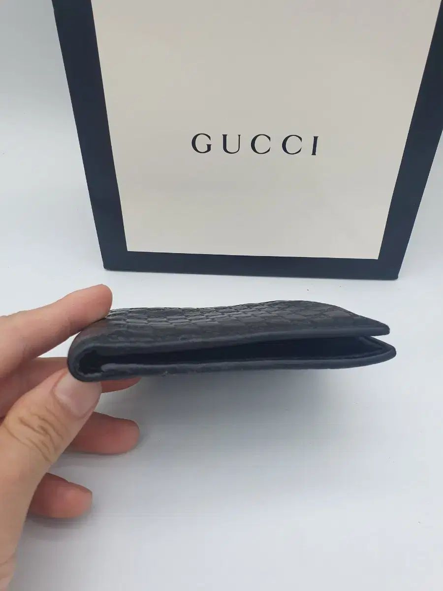 マイクロシマ 二つ折り財布