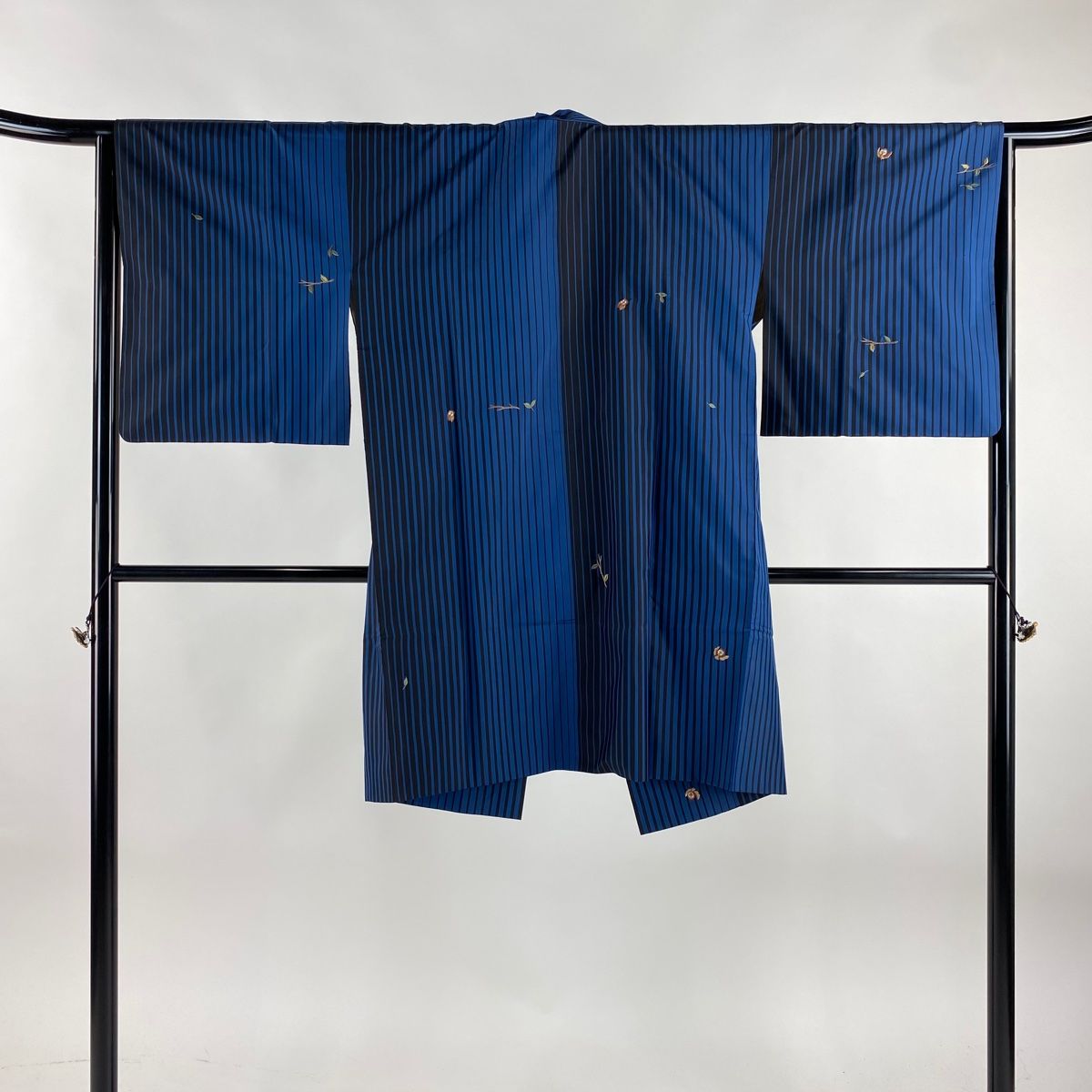 道中着 身丈97.5cm 裄丈65cm M 和装コート 着物衿 紬地 落款 フクロウ 枝葉 刺繍 青 正絹 秀品