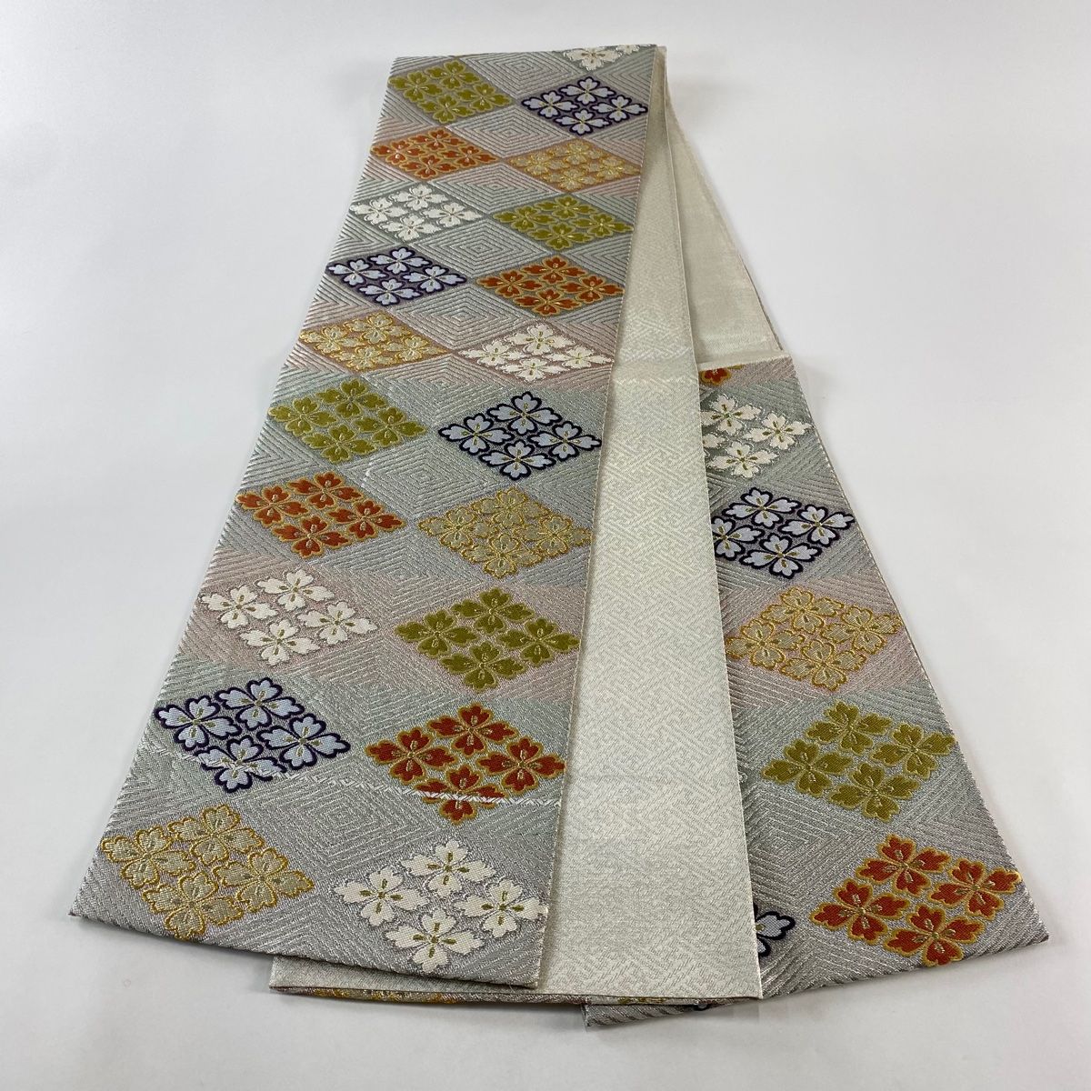 美品】 袋帯 名品 花菱 入子菱 金銀糸 箔 銀色 六通 正絹 【中古
