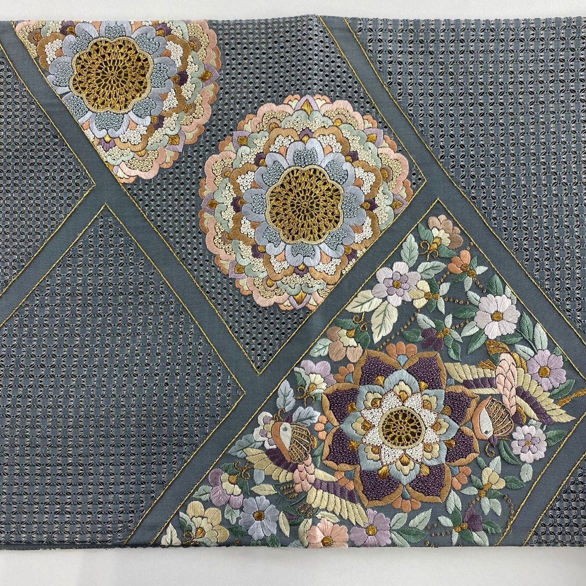 袋帯 美品 逸品 金糸 汕頭刺繍 灰緑 全通 正絹 華文様 袋帯 美品 逸品 金糸 汕頭刺繍 灰緑 全通 正絹 華文様