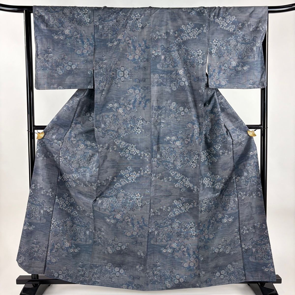 紬 身丈162.5cm 裄丈64.5cm M 袷 人物 桜 青灰色 正絹 秀品