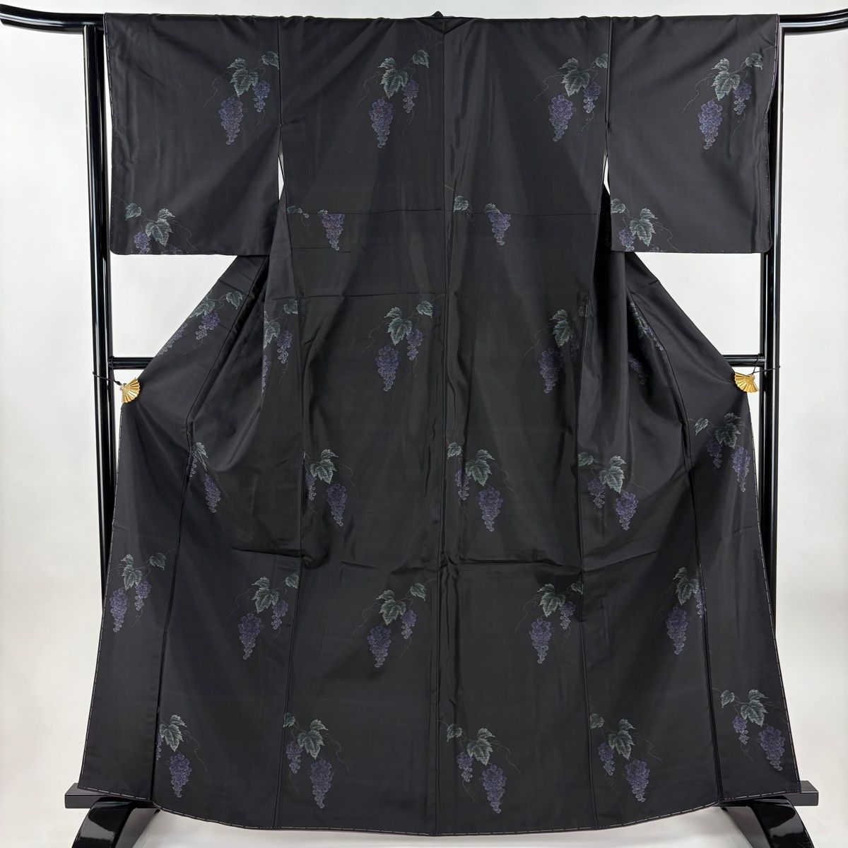 大島紬 身丈163.5cm 裄丈65cm M 袷 証紙 葡萄 黒 正絹 秀品