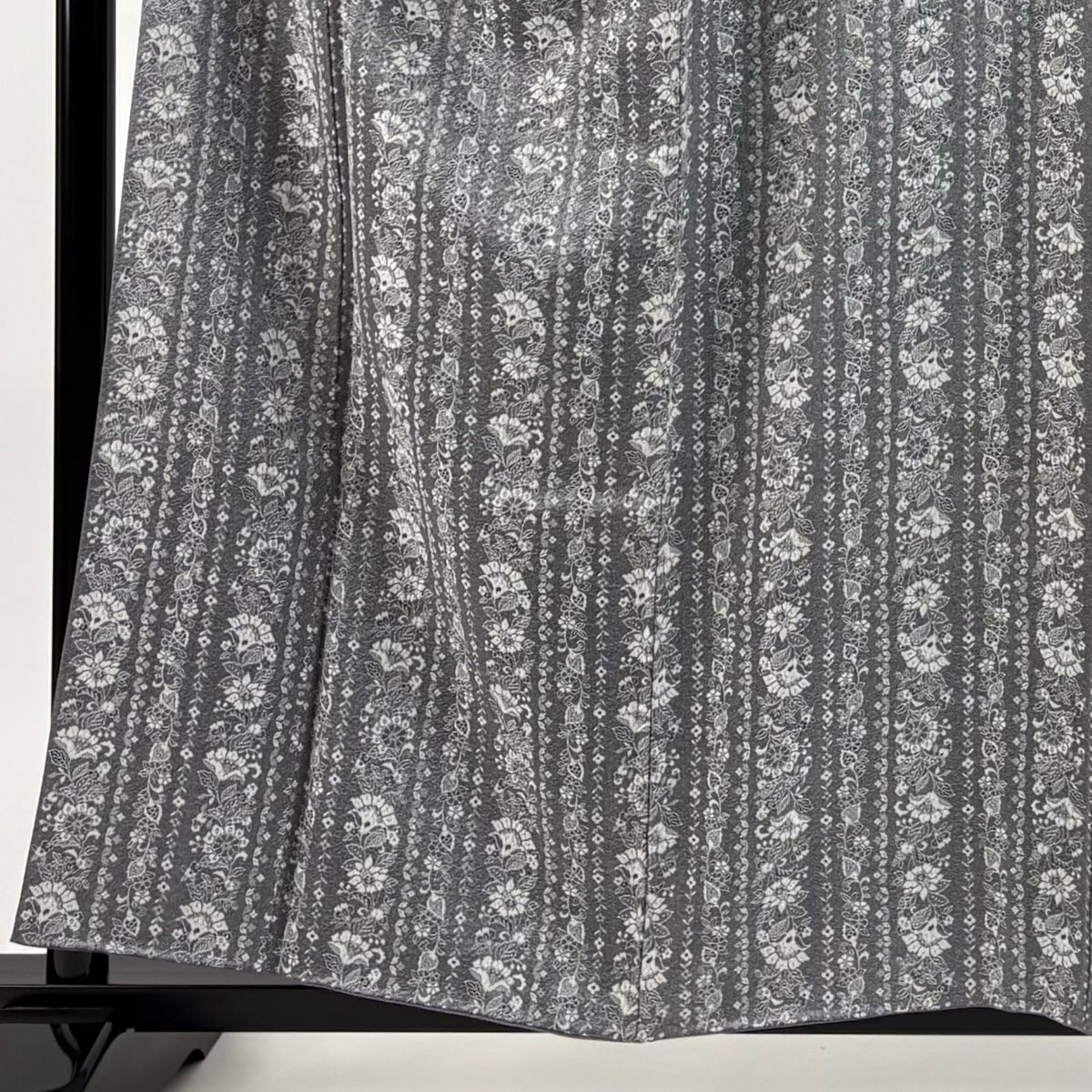 小紋 身丈157cm 裄丈62.5cm S 袷 紋意匠 縞 草花 灰色 正絹