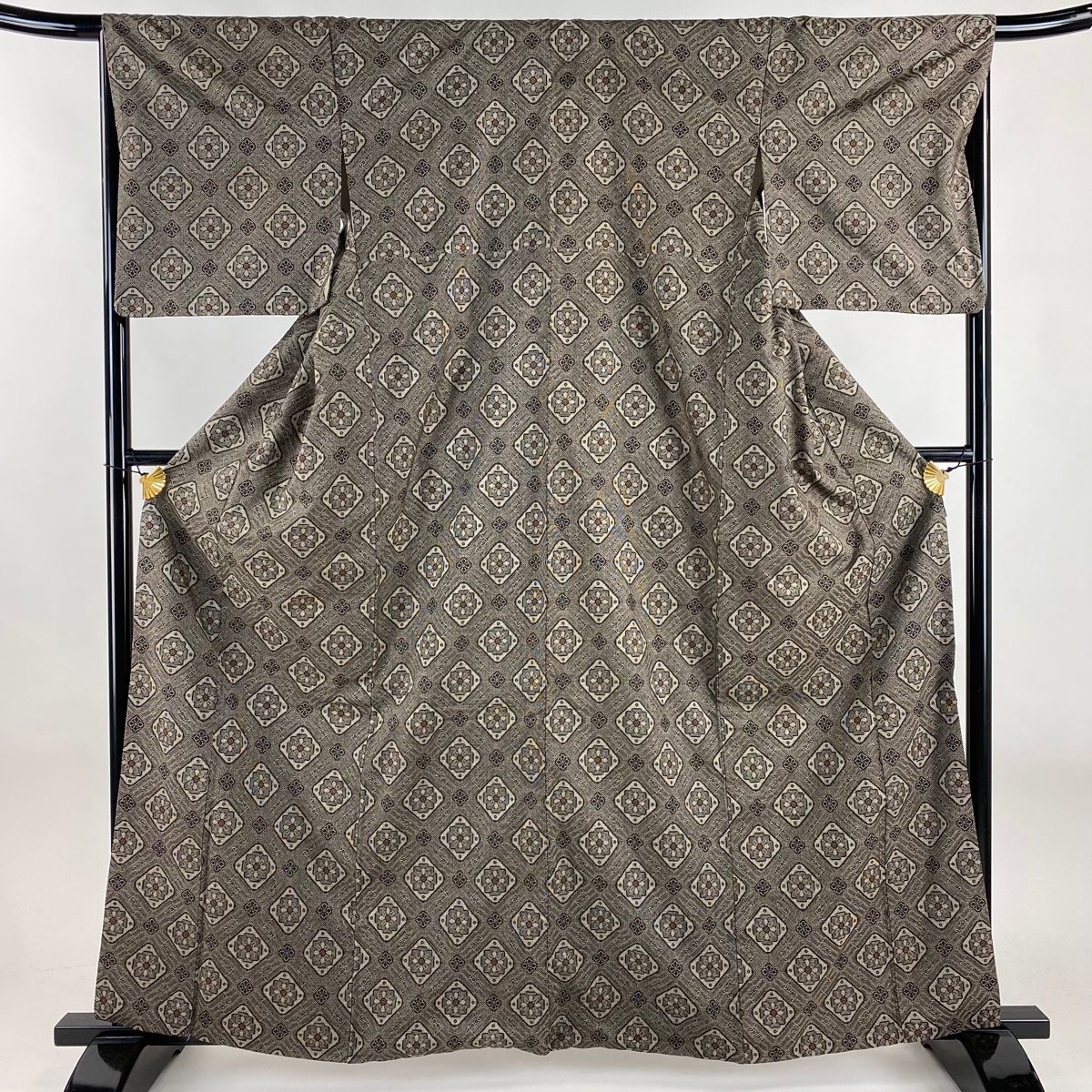 紬 身丈162cm 裄丈66.5cm M 袷 やまと 花柄 幾何学 焦茶色 正絹