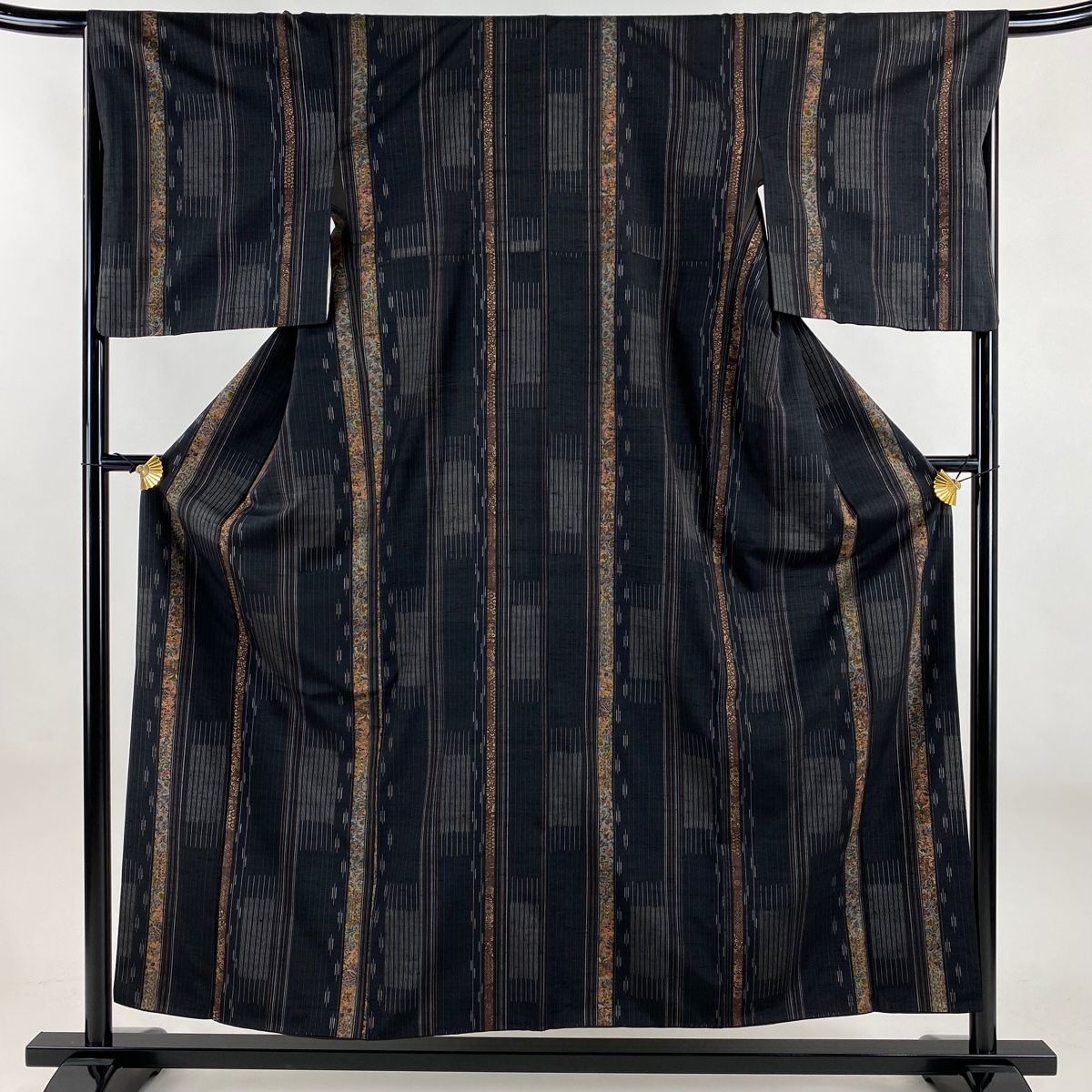 小紋 身丈154cm 裄丈67.5cm L 袷 吉澤与市 落款 草花 縦縞 墨色 正絹