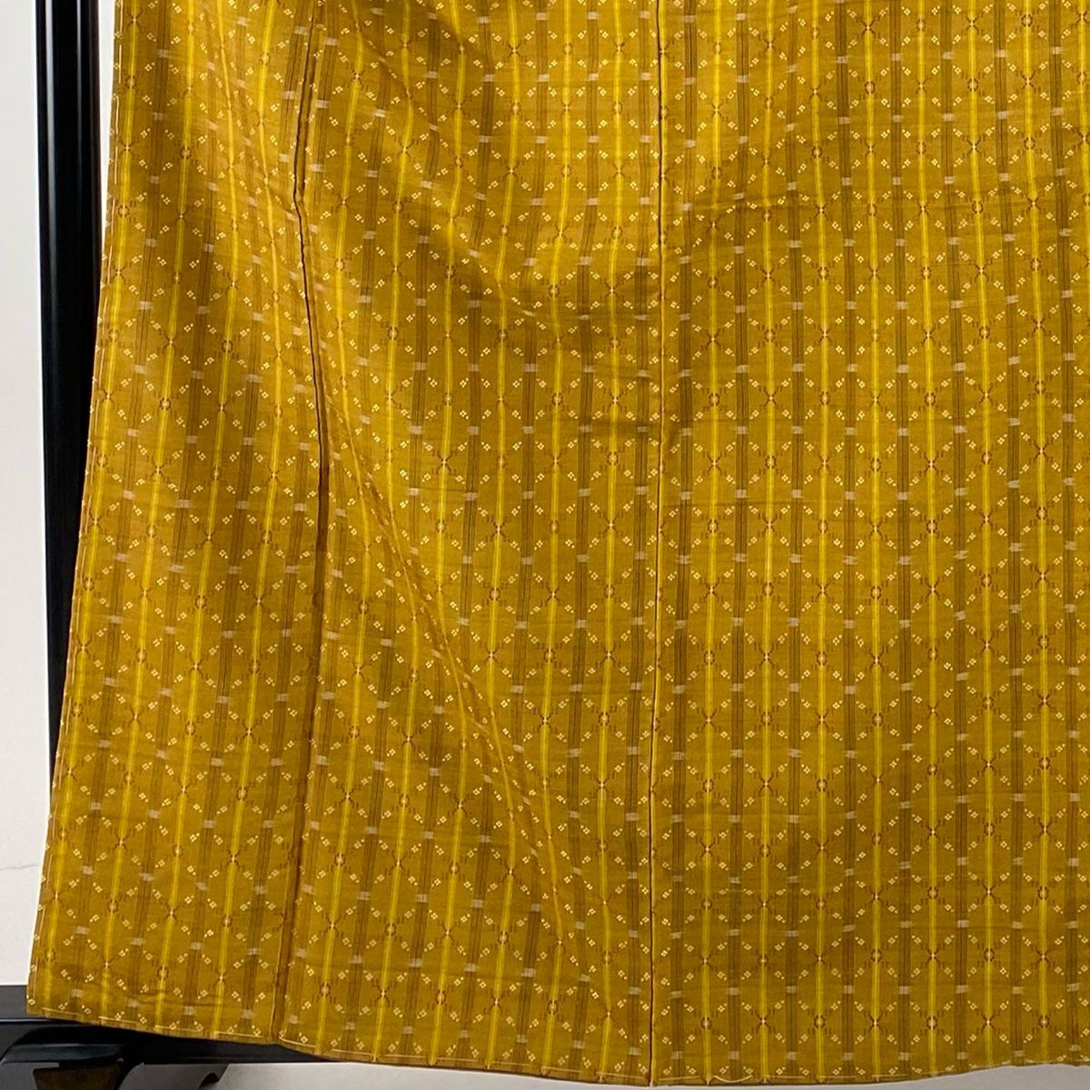 紬 身丈161.5cm 裄丈65cm M 袷 縦縞 幾何学模様 花織 山吹茶色 正絹