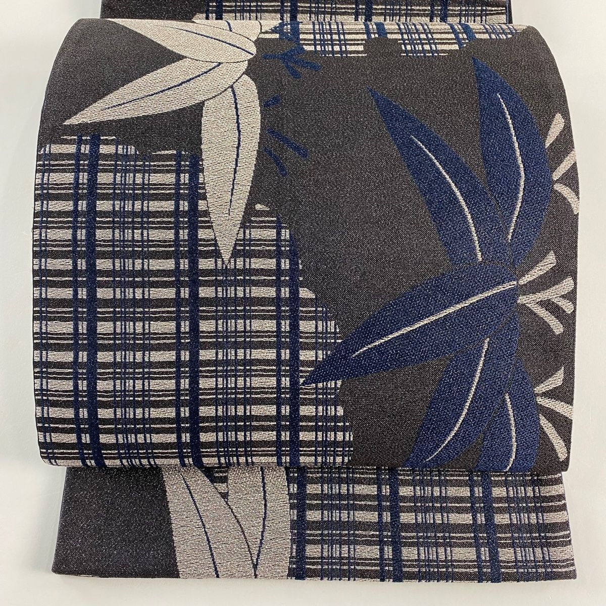 袋帯 名品 笹 雪輪 箔 墨色 六通 正絹 【中古】 - メルカリ