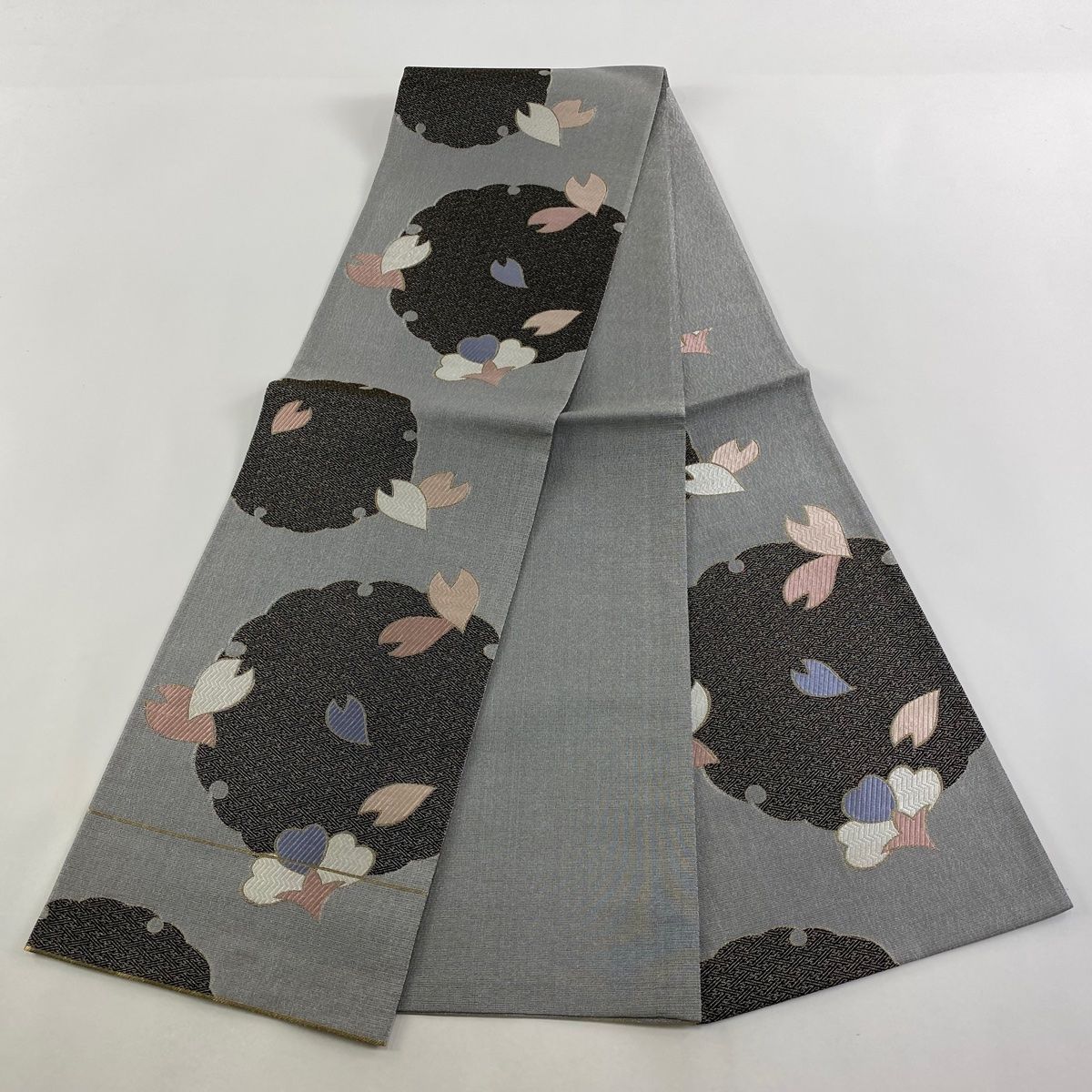 美品】 袋帯 名品 落款 関西仕立て 桜の花びら 雪輪 刺繍 金糸 銀色 六