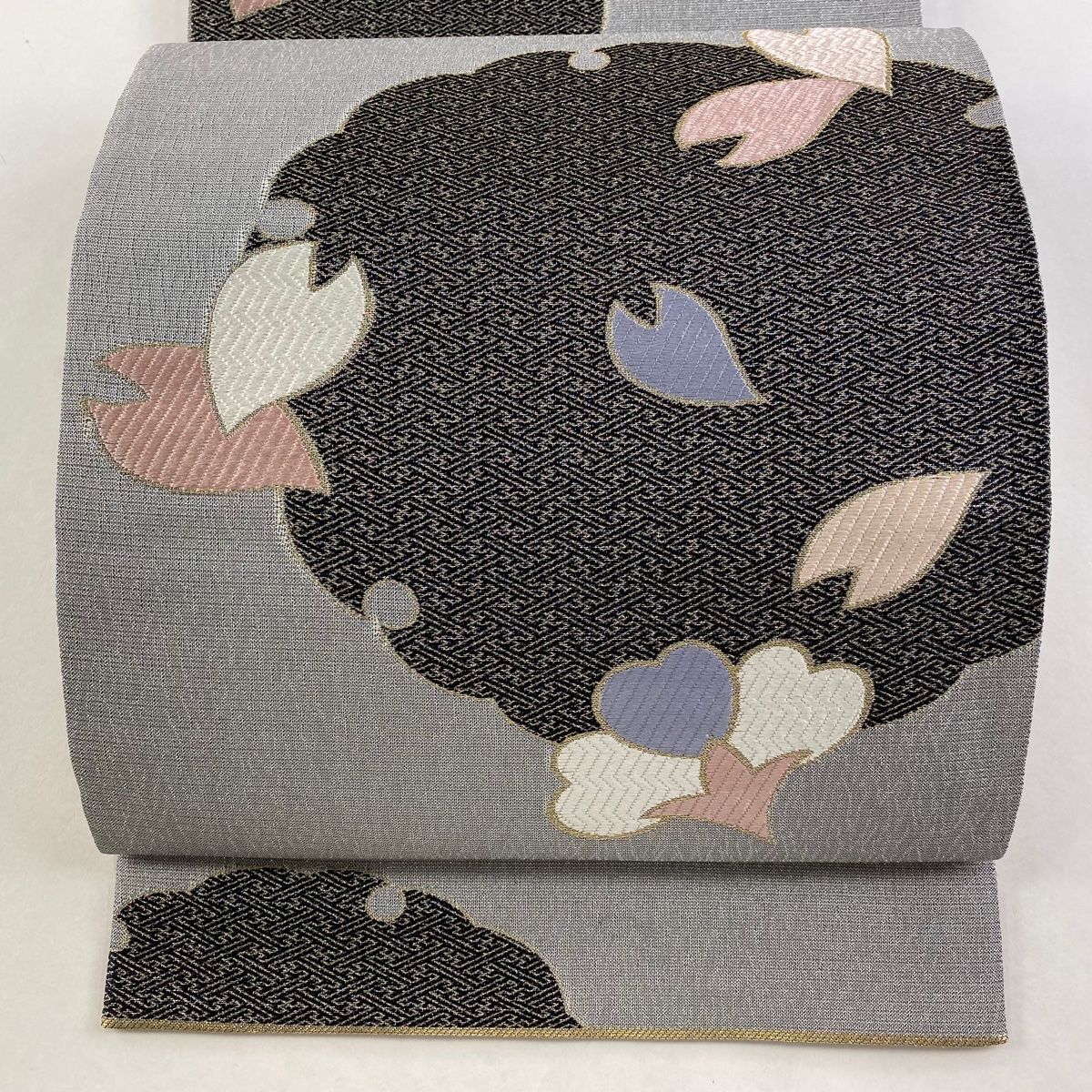 美品】 袋帯 名品 落款 関西仕立て 桜の花びら 雪輪 刺繍 金糸 銀色 六