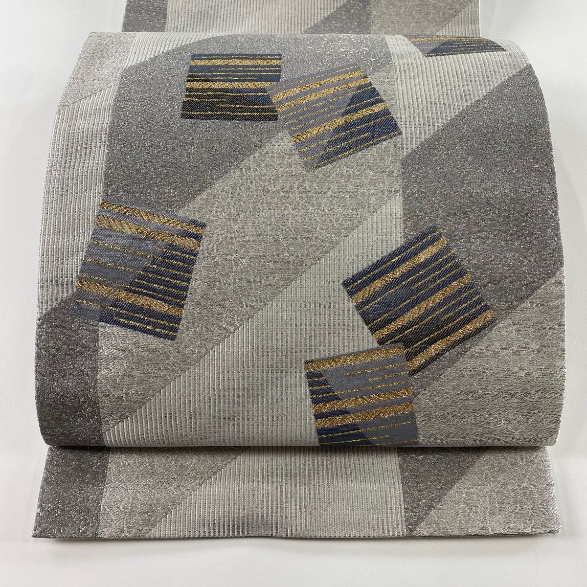 袋帯 秀品 幾何学模様 斜縞 銀糸 箔 灰色 お太鼓柄 正絹