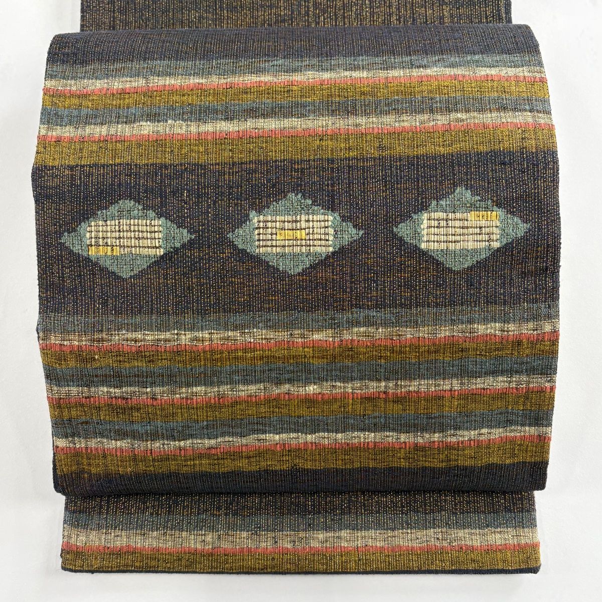 袋帯 秀品 関西仕立て 菱 段縞 金通し 箔 墨色 お太鼓柄 正絹