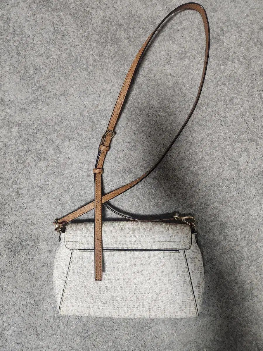 ショルダーバッグ