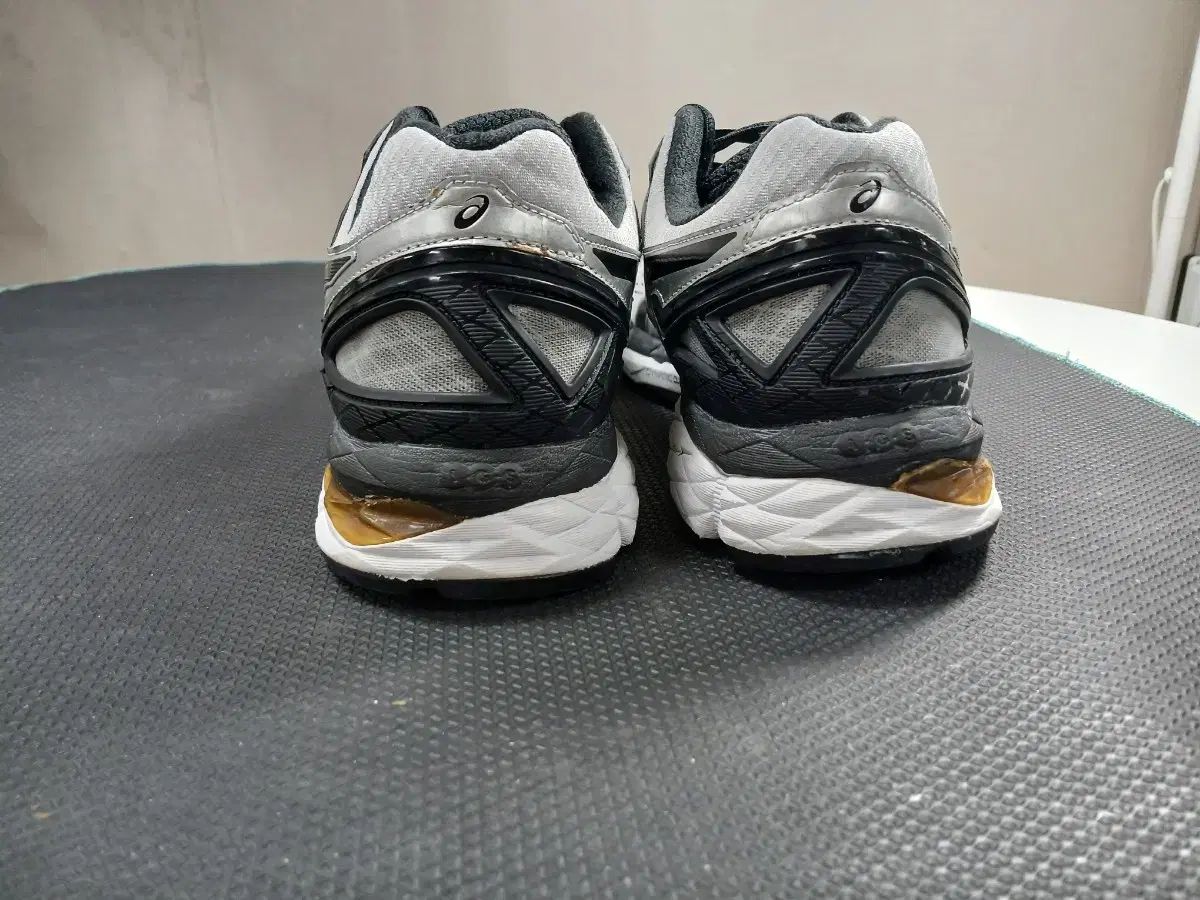 ランニングシューズ 275