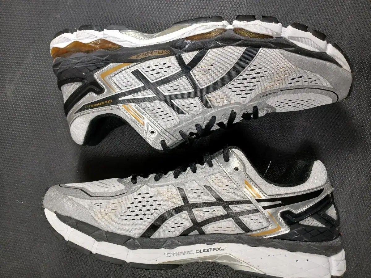 ランニングシューズ