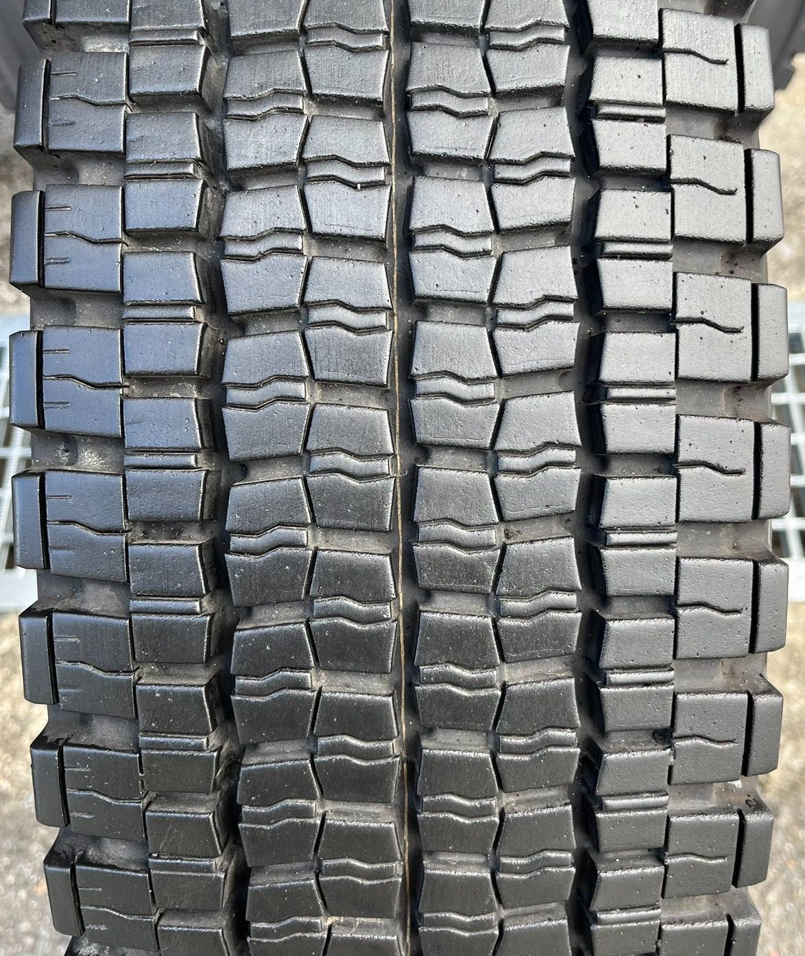 2025年製 ダンロップ DUNLOP DECTES SP001 スタッドレス 225|80R17.5 123|122L 4本 送料無料 h_598