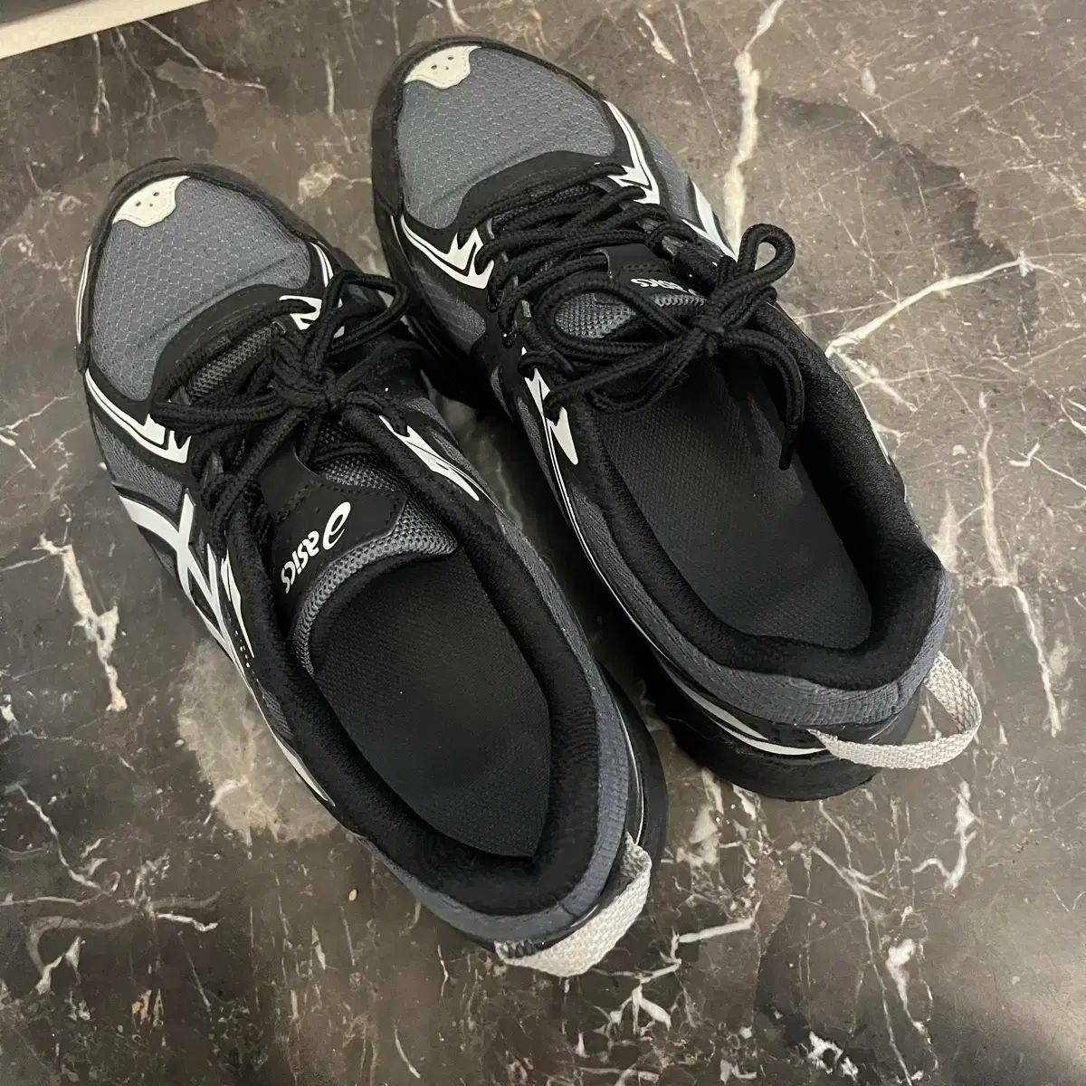 アシックス ゲル ベンチャー 6 ブラック ホワイト スニーカー