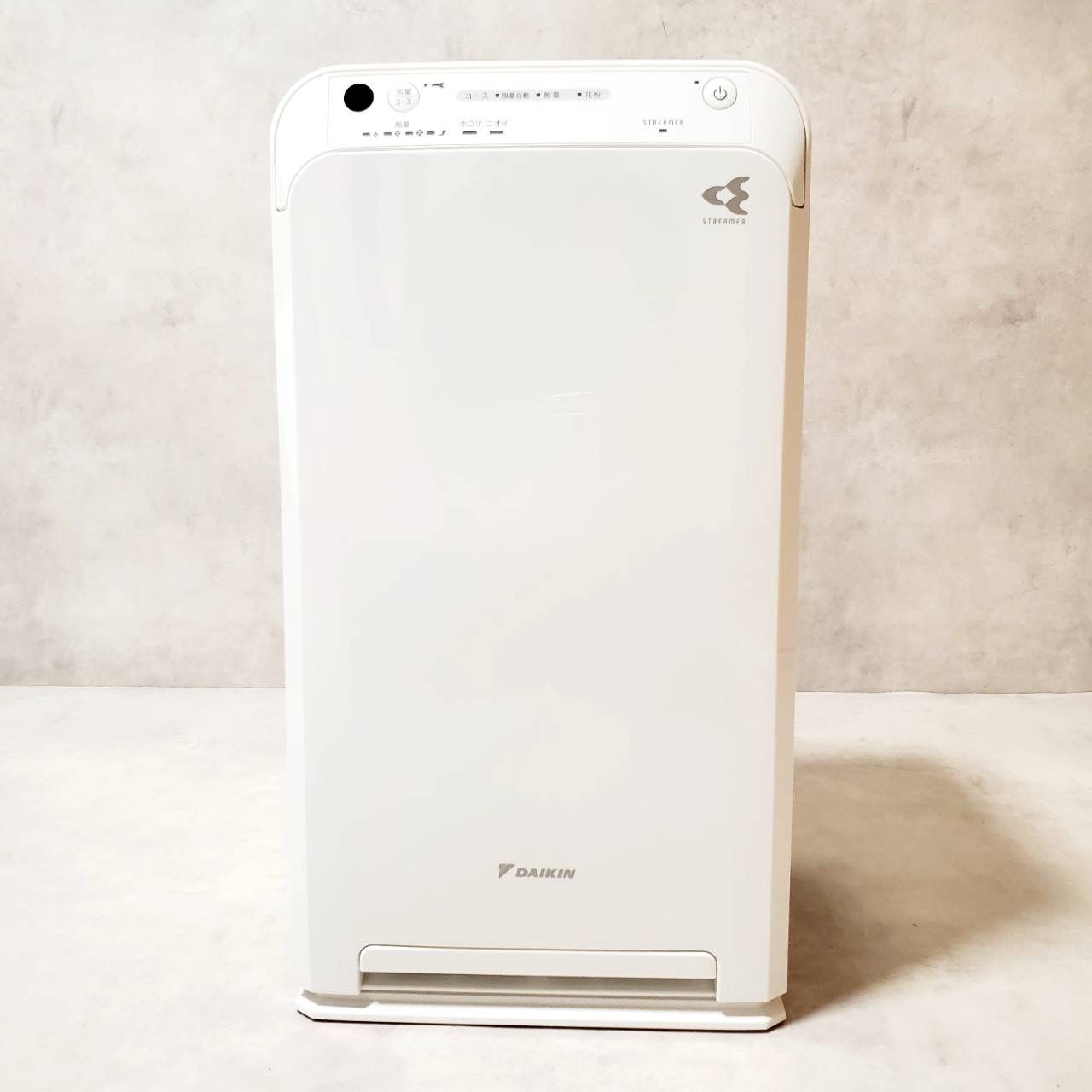 製 保証期間あり ダイキン DAIKIN ストリーマ空気清浄機 MC555AKS-W ホワイト 元 き リモコン 取扱説明書 保証書完備 アルコール清掃済み 動作 済み 静音 脱臭 除菌 花粉 PM2.5対応 空気清浄 花粉対策