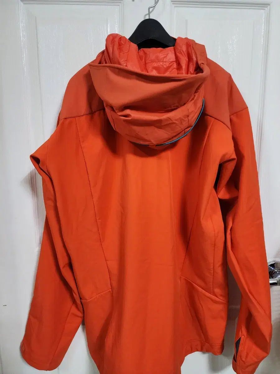 Haglofs ハグロフス オレンジ色 フード ジャケット