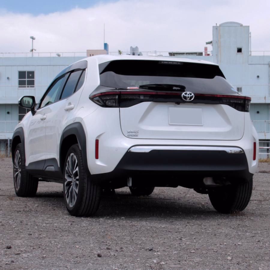 ヤリスクロス リアバンパーガーニッシュ