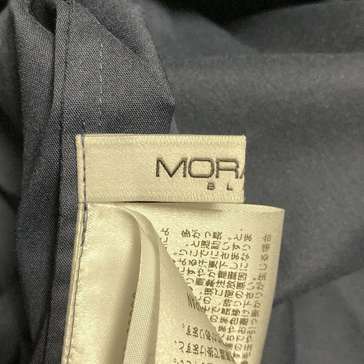 MORABITO Vネックニット オフホワイト 長袖３８サイズ新品未使用 MORABITO Vネックニット オフホワイト 長袖38サイズ新品未使用