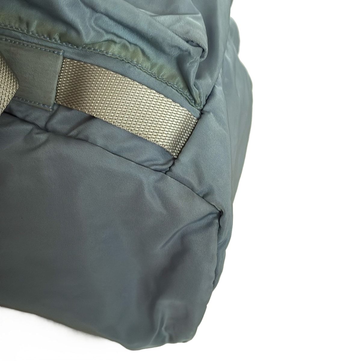 - ライトブルー