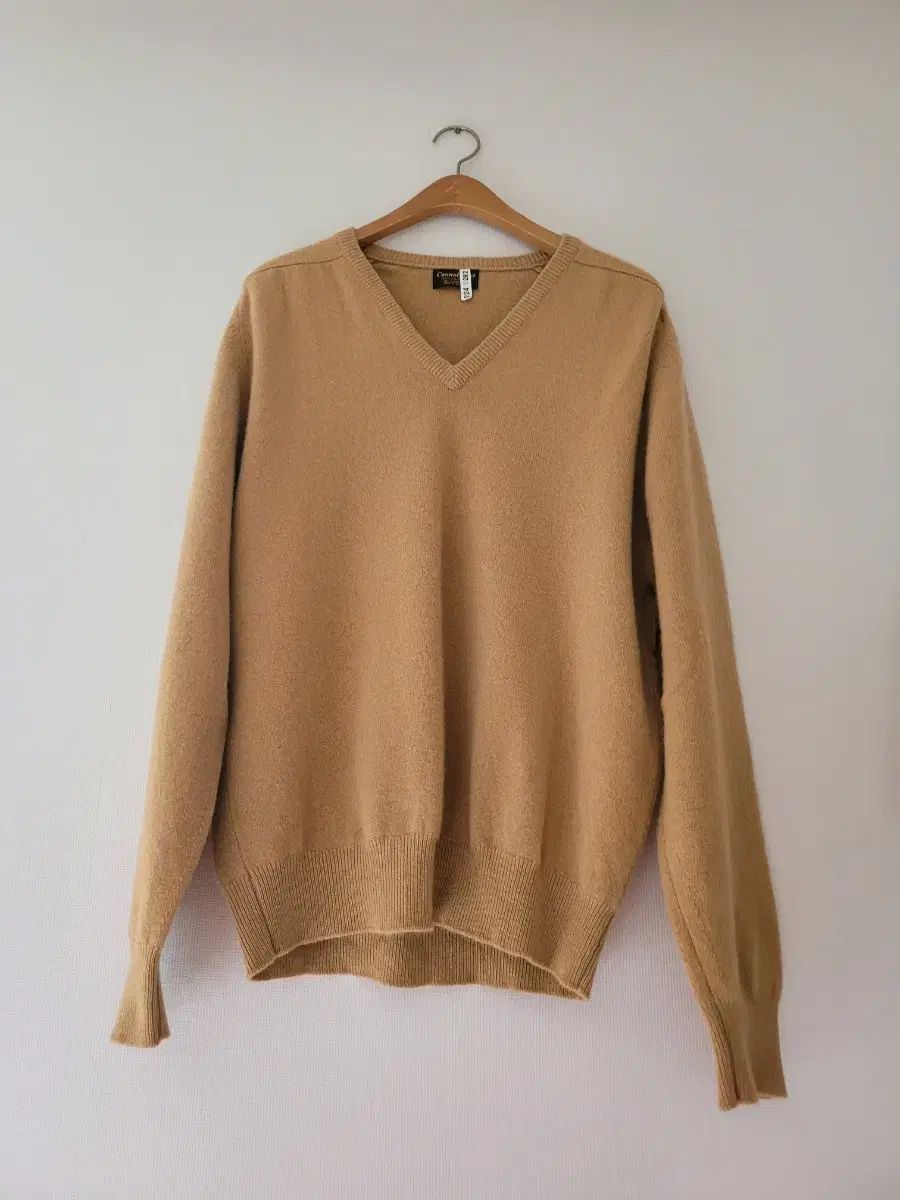 スコットランドカシミアVネックセーター