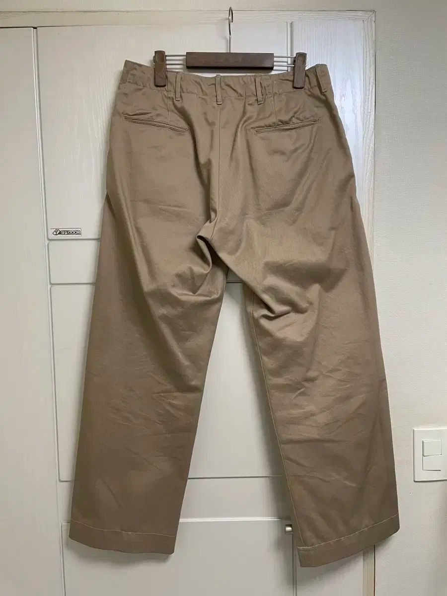 バズリクソンズ 1945 チノ