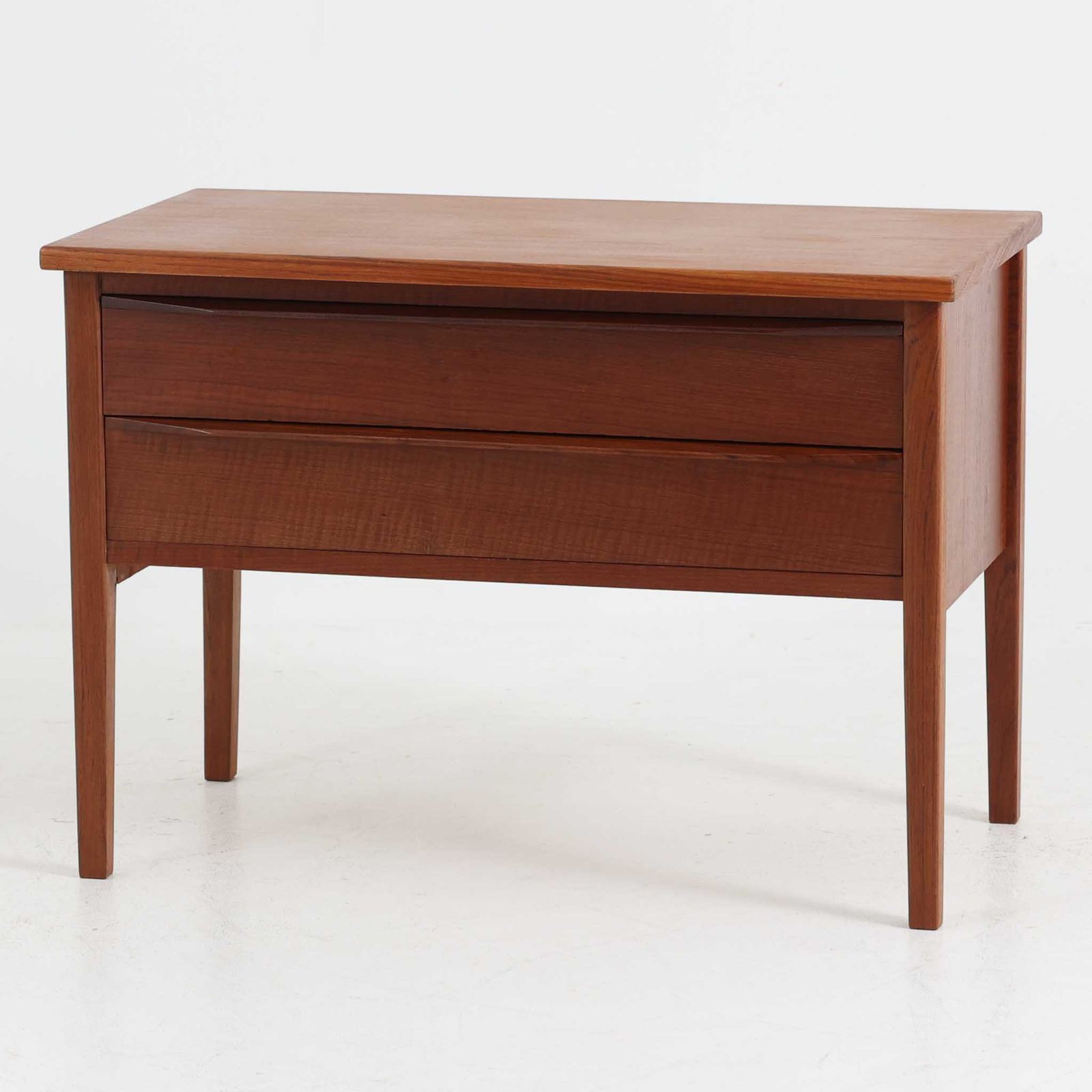 2段チェスト チーク 幅67cm デンマーク製 北欧ビンテージ家具 北欧家具 木製収納 サイドチェスト コンパクト家具 収納家具 DK18587