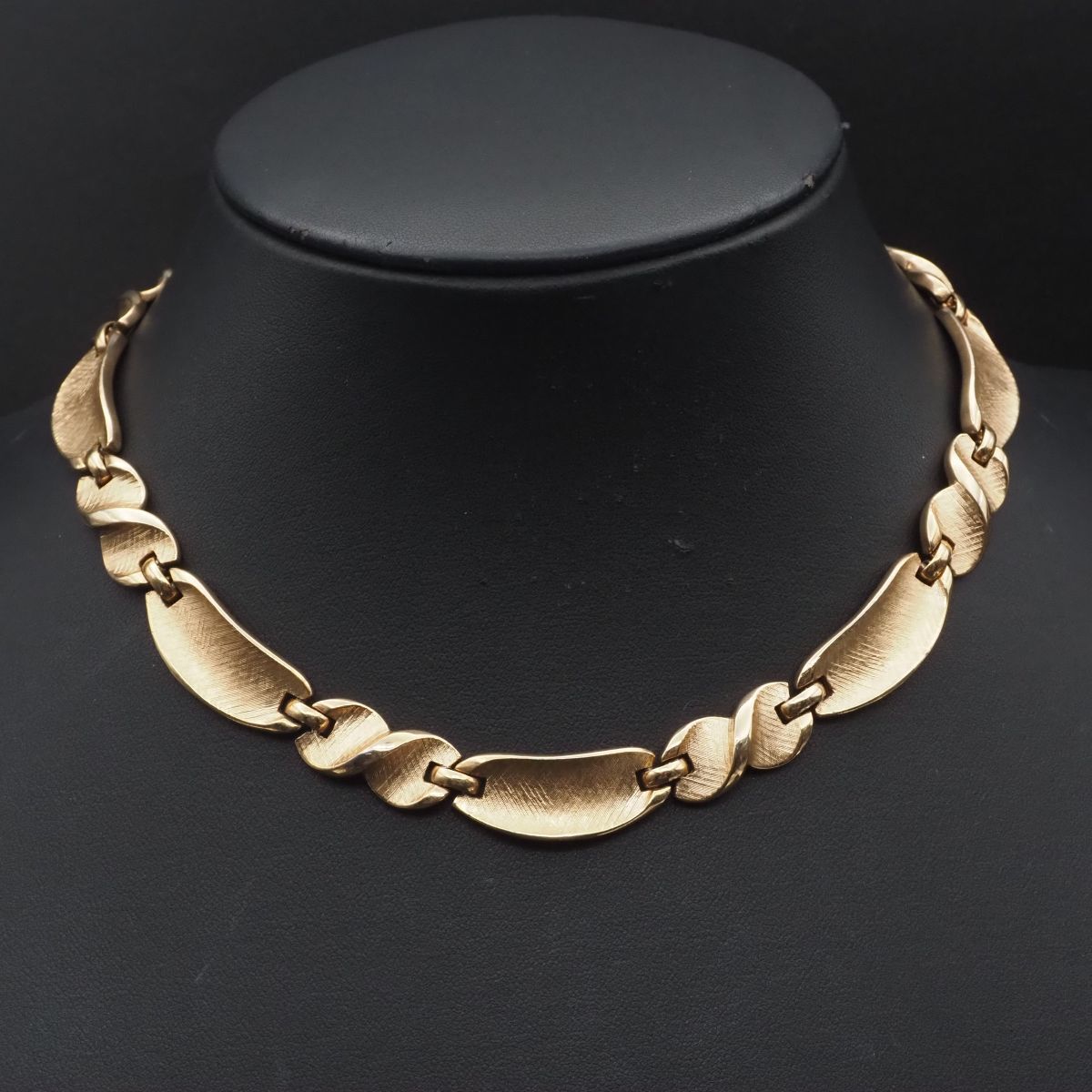 H133 TRIFARI トリファリ ネックレス ゴールド デザイン コスチュームジュエリー