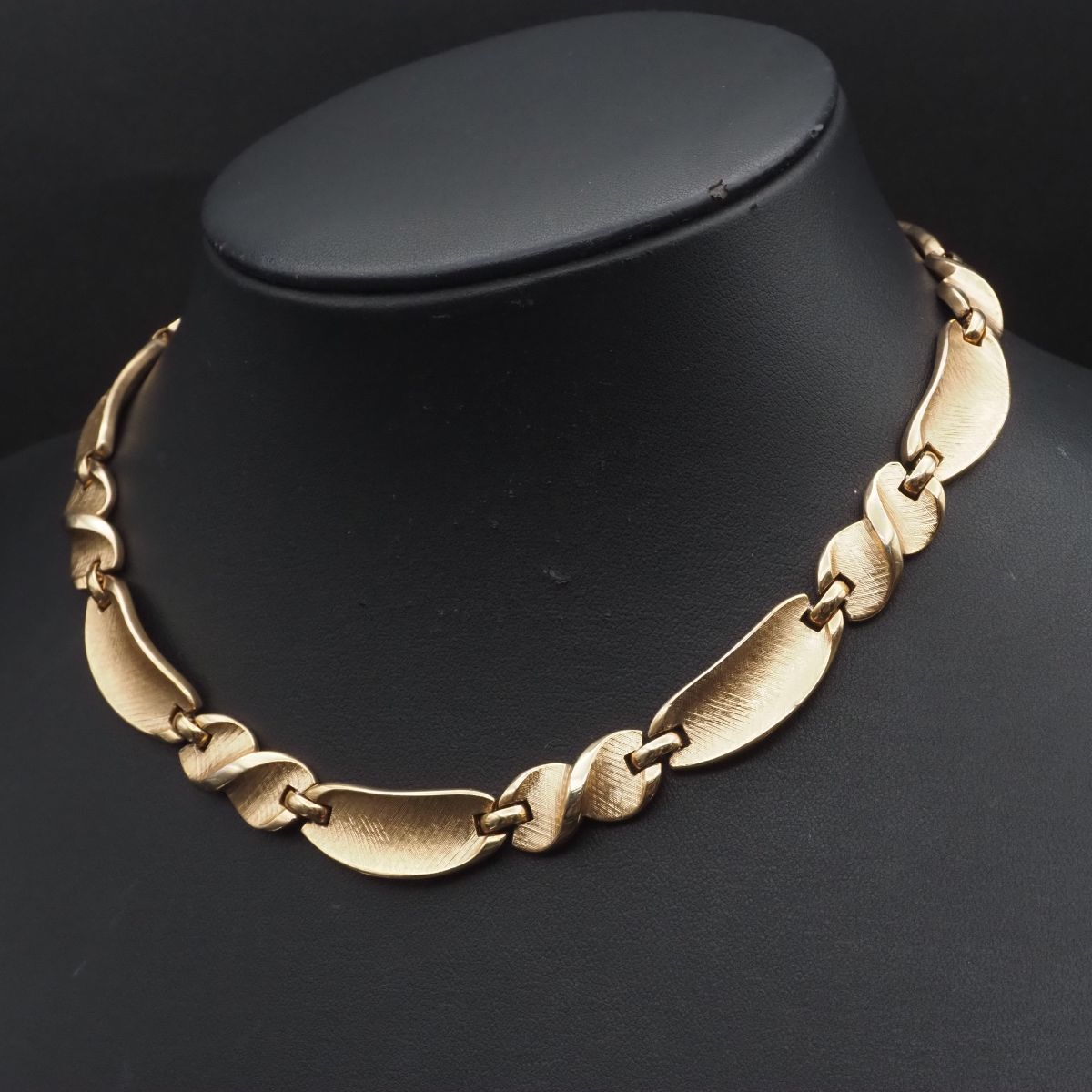 H133 TRIFARI トリファリ ネックレス ゴールド デザイン コスチュームジュエリー