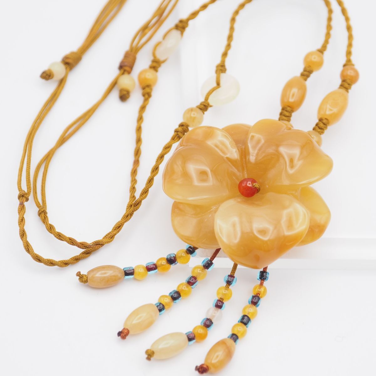 H202 黄翡翠? ヒスイ? ネックレス レッドアゲート 赤瑪瑙 メノウ 花彫刻 紐 デザイン アンティーク