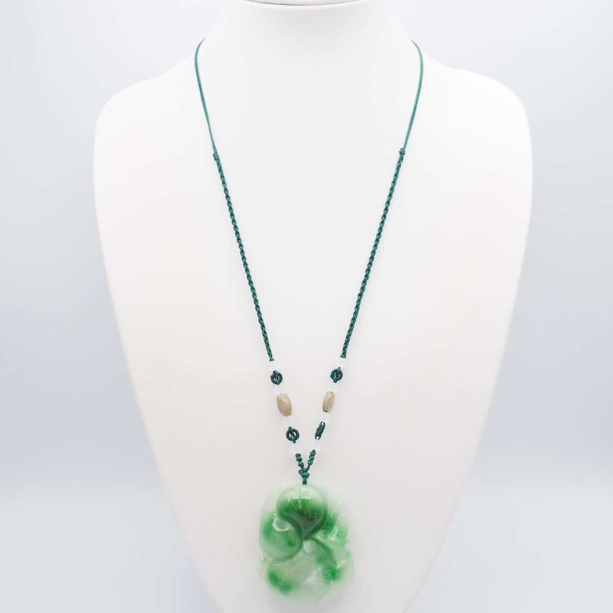 H262 翡翠 ヒスイ ネックレス 大ぶり 彫刻 紐 デザイン アンティーク