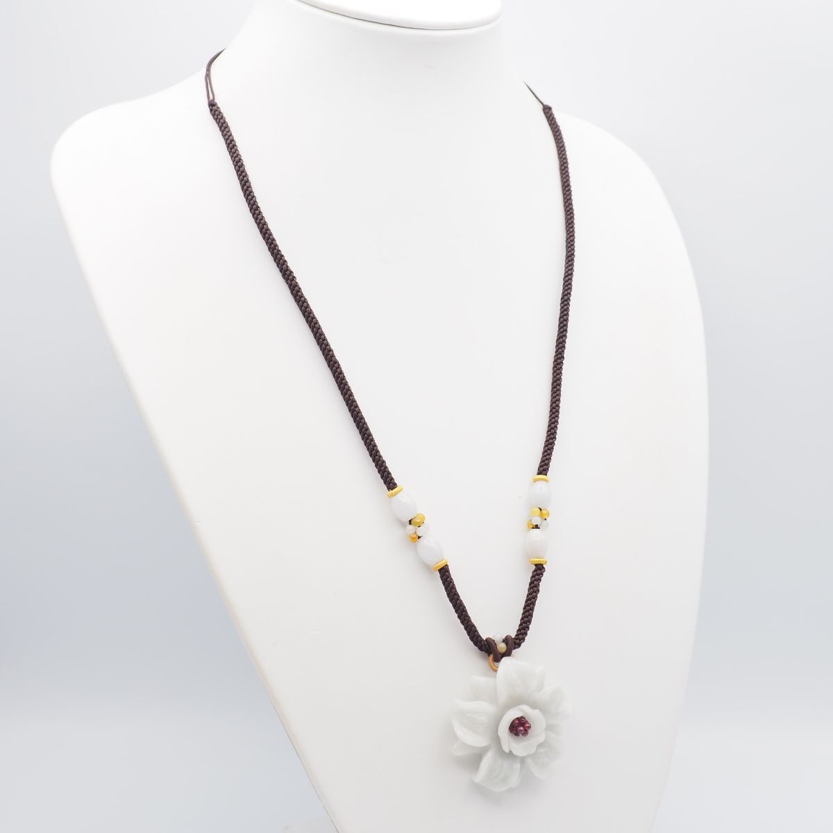 H222 翡翠 ヒスイ ガーネット ネックレス 花彫刻 紐 デザイン アンティーク 1月誕生石 FORTGASGNV_COM_BR