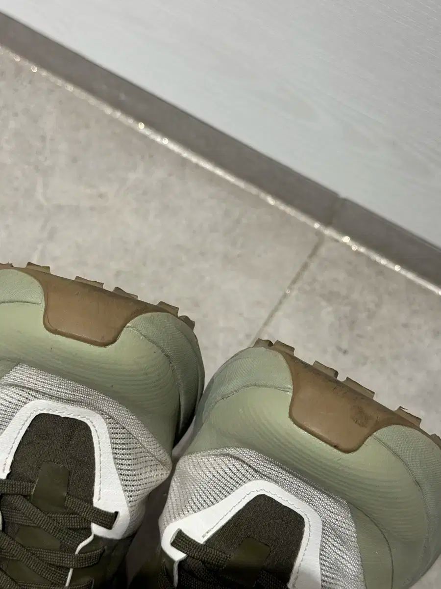 ランニングシューズ