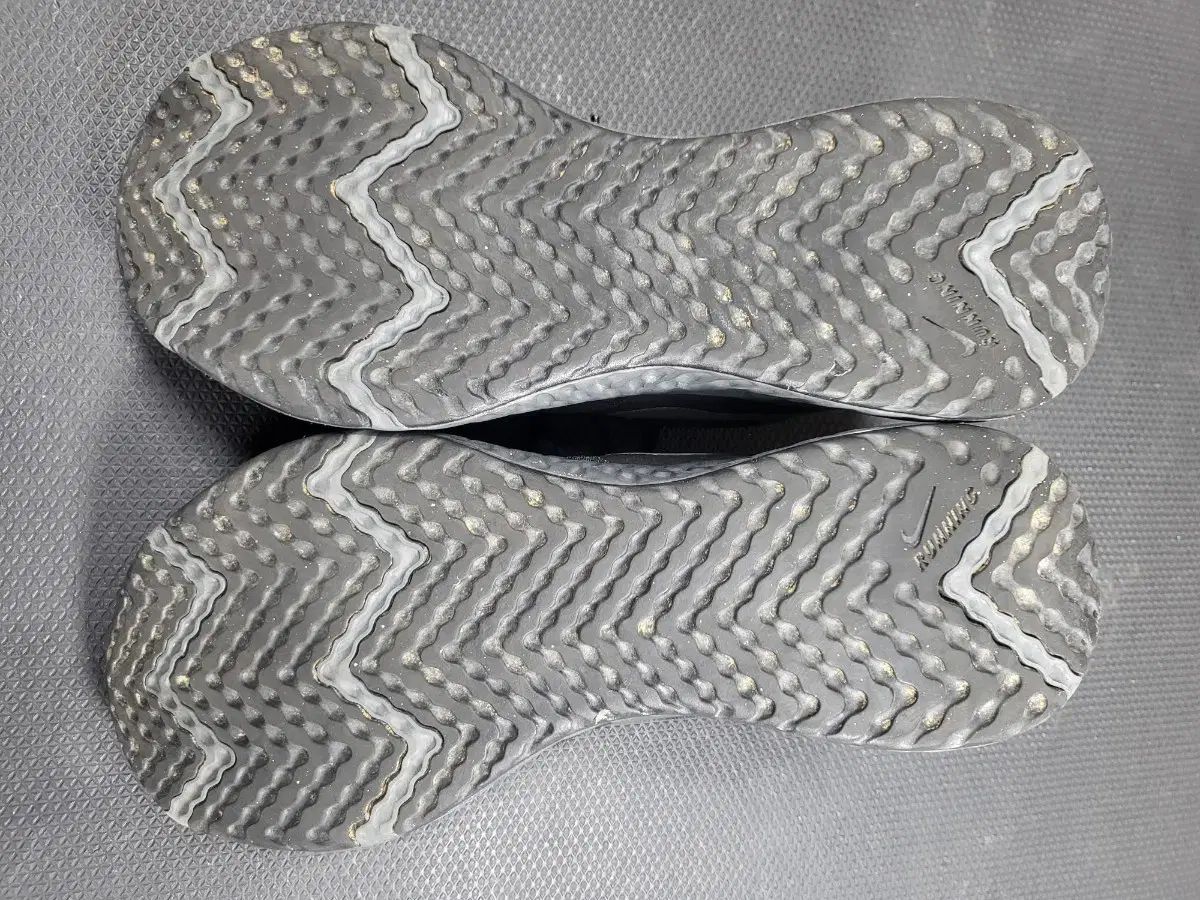 260mm 超軽量スニーカー