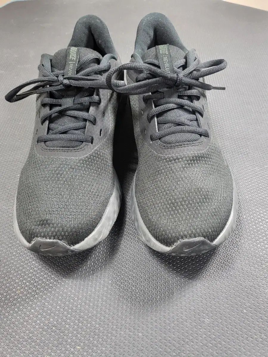 超軽量スニーカー