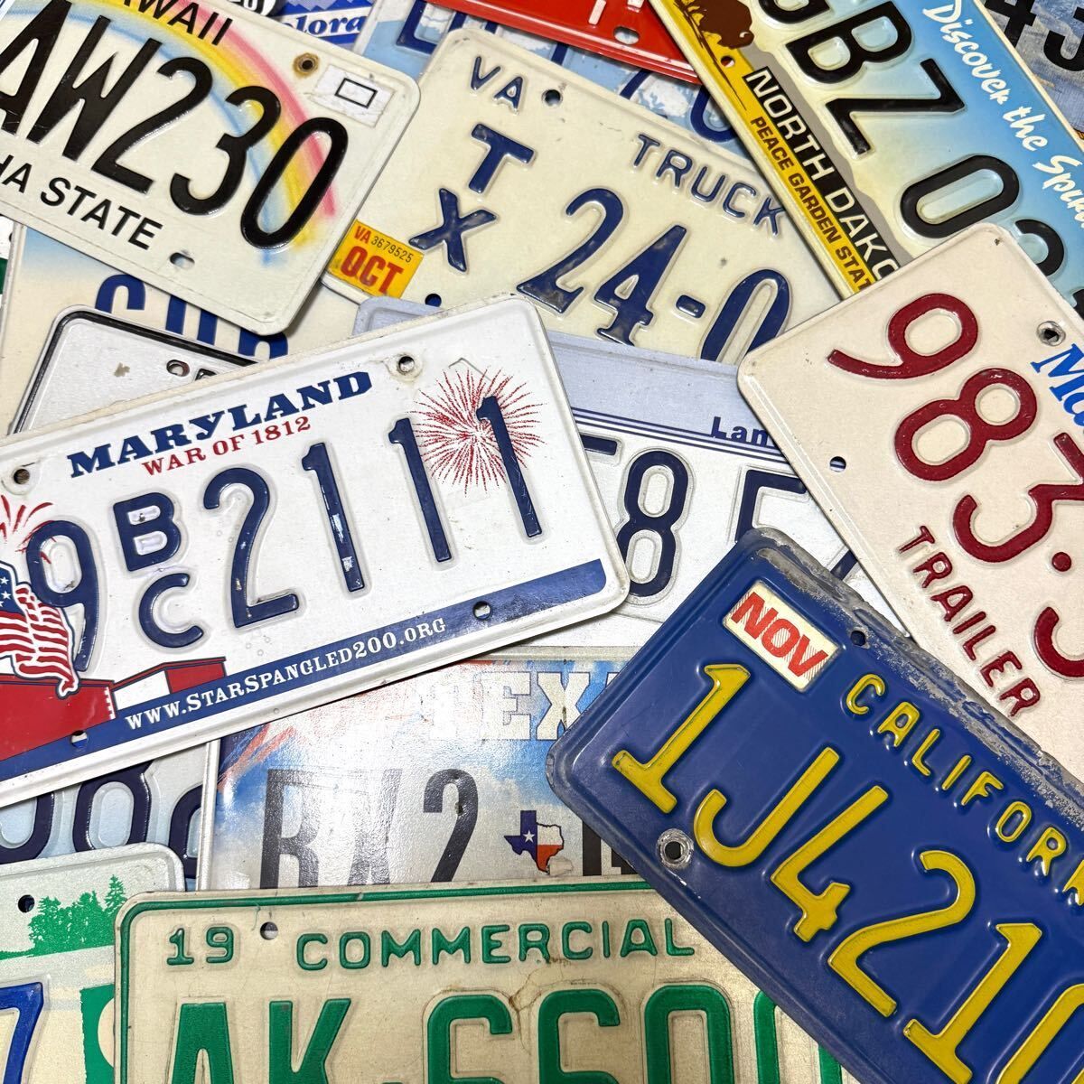 50枚 ナンバープレート アメリカ ヴィンテージ セット USA 州別 自動車番号標 アンティーク 雑貨 ガレージ ディスプレイ まとめて 卸売 アメリカン ガレージ 昭和レトロ DIY アメ車 外車 シャビーシック 世田谷ベース 什器