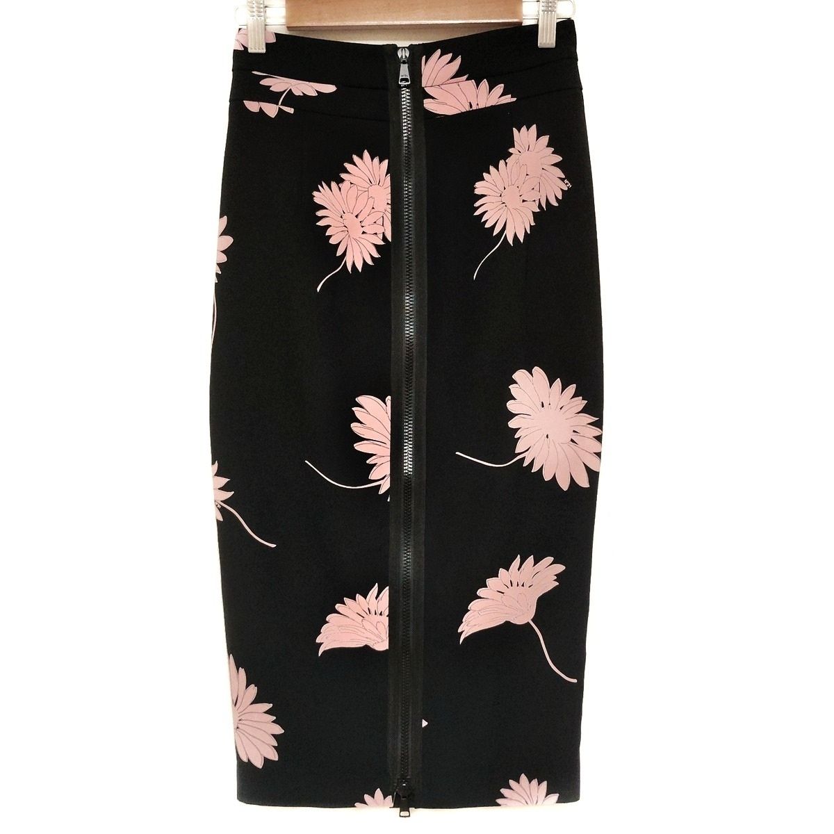 N゜21 ヌメロ ヴェントゥーノ ロングスカート サイズ38 M レディース - 黒×ライトピンク マキシ丈 花柄