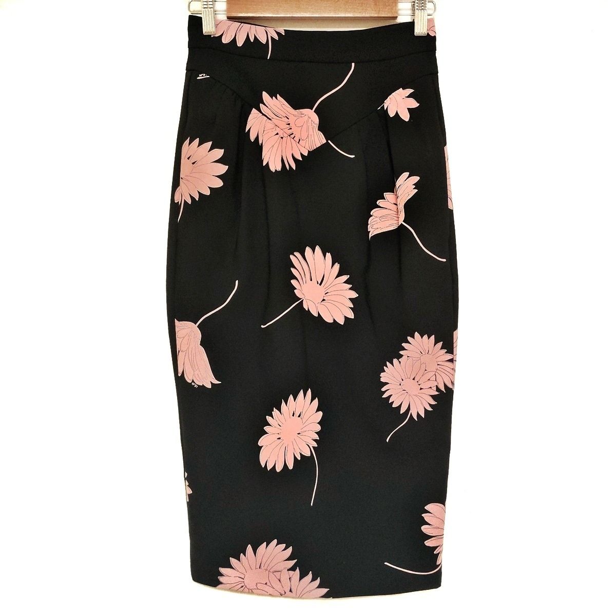 N゜21 ヌメロ ヴェントゥーノ ロングスカート サイズ38 M レディース - 黒×ライトピンク マキシ丈 花柄