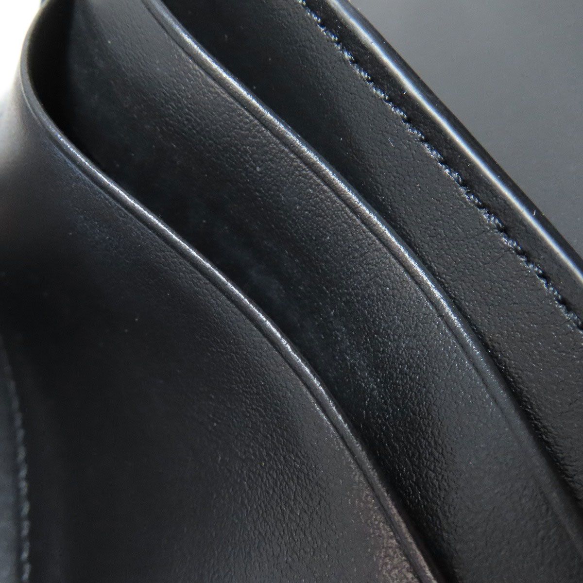 フラップ 二つ折り財布