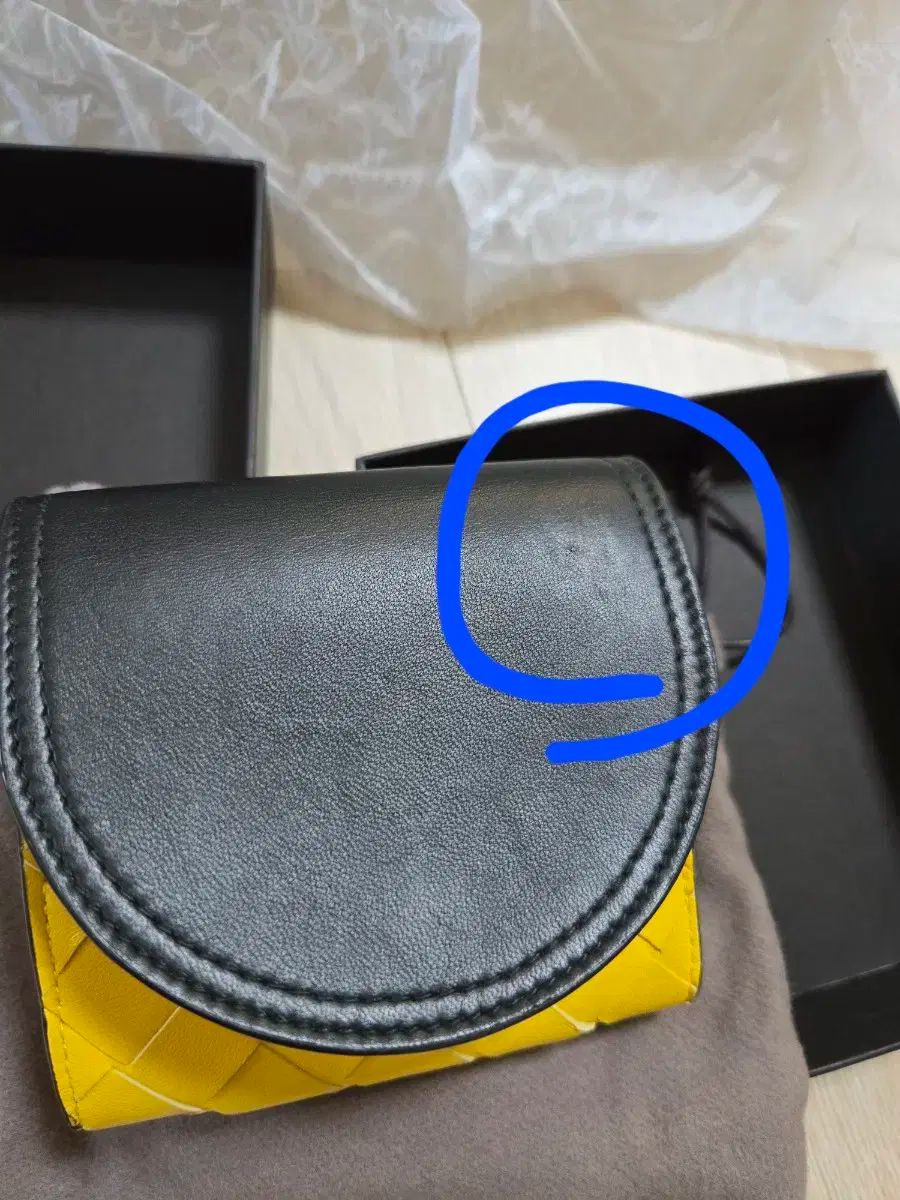 ヴェネタ 二つ折り財布