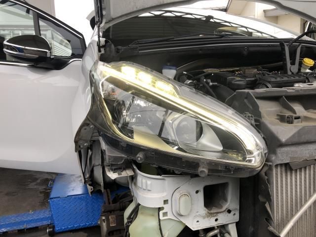 個人宅不可 離島不可 プジョー 208 ABA-A9HN01 右ヘッドランプ 運転席側 ヘッドランプ 自社品番250503 FFCRYSTALESIA_COM