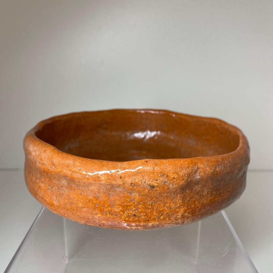 くつ形赤楽茶碗