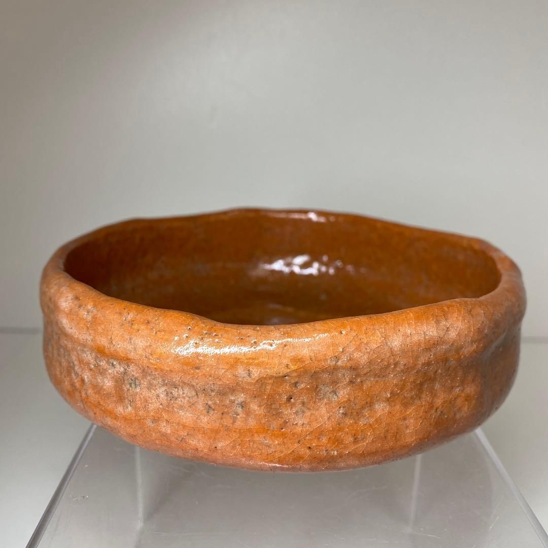 くつ形赤楽茶碗